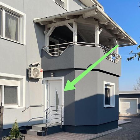 4 Stars Rooms Near Airport Scitarjevo Экстерьер фото